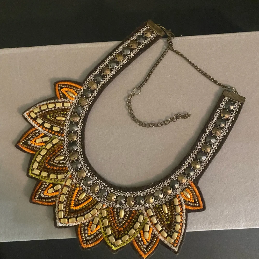 JCPenney Green and Brown Necklace with Bohemian Flair w/ 2 pairs of earrings - Picture 4 of 5